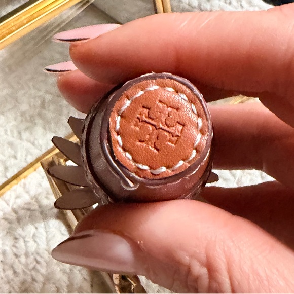 Tory Burch leather flower pot keychain - NWT - Picture 5 of 7